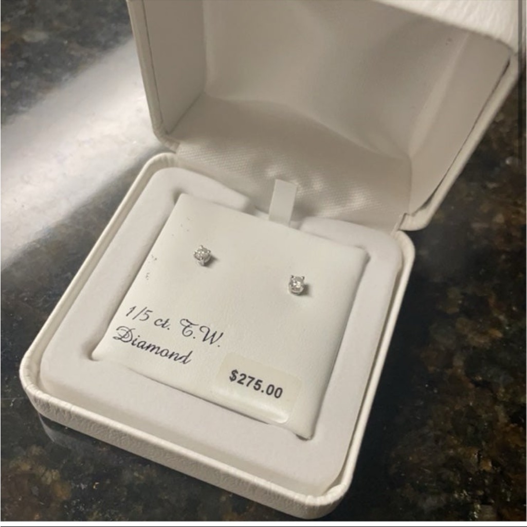 15 Ct Diamond Stud Earrings Nwt